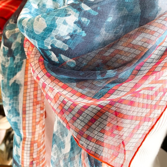 Authentic HERMES 100% Silk Scarf - Picture 4 of 5